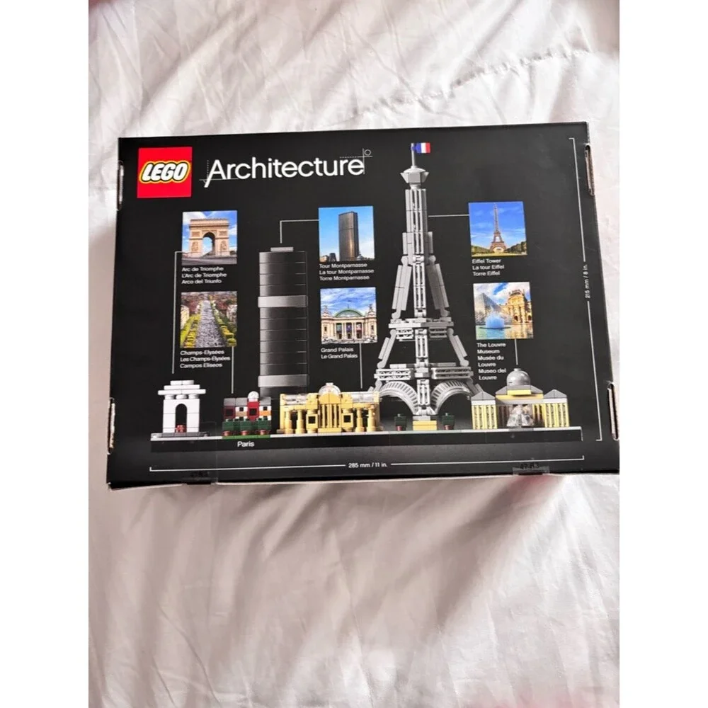 LEGO Architecture: Paris - Sealed and Unopened - 649 pieces - 12+